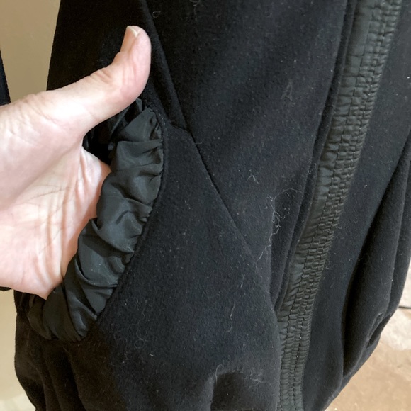 An interesting black warm jacket - Picture 3 of 16